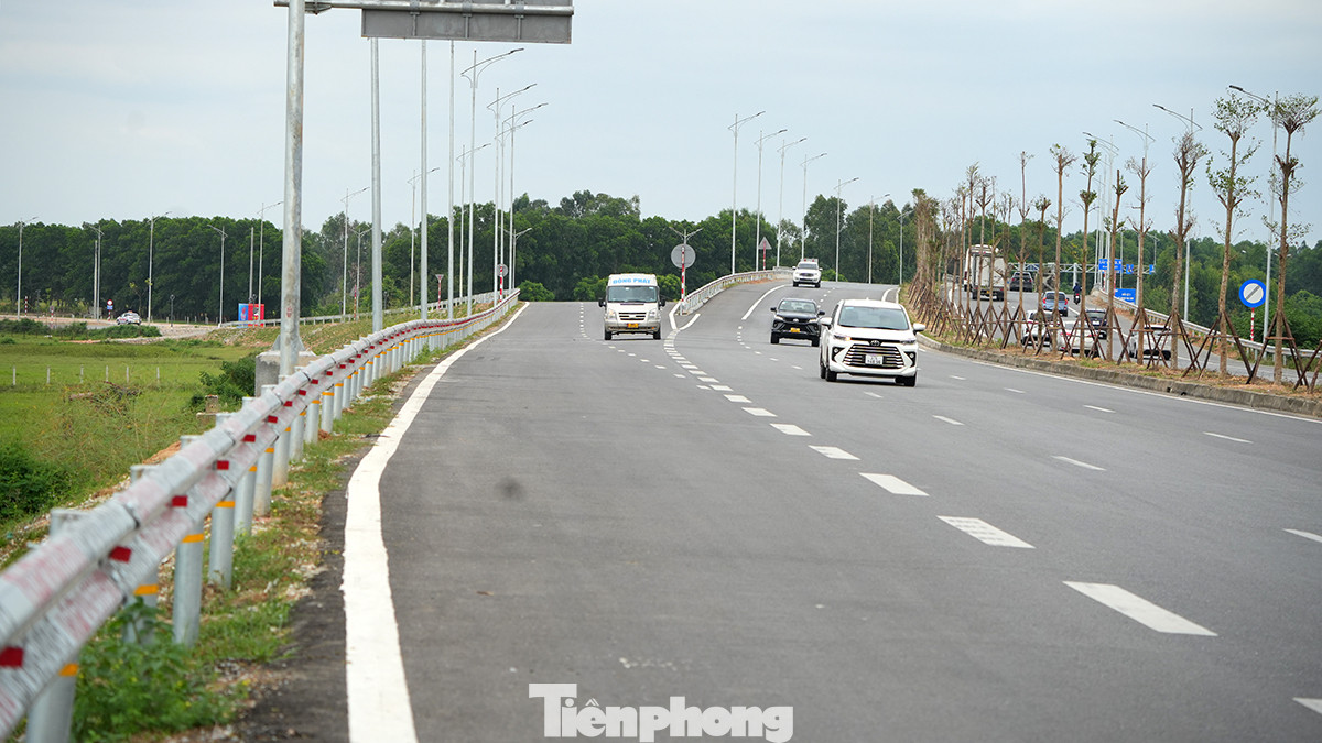 Tuyến đường bao gồm tuyến chính có chiều dài 3,65km và phần nút giao với quốc lộ 18 và Đại lộ Võ Nguyên Giáp - Trục Nhật Tân - Sân bay Nội Bài.