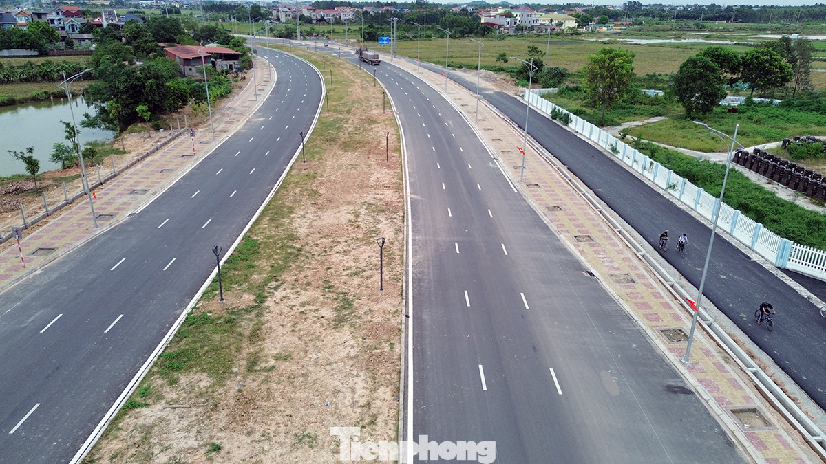 Đường kết nối khu đô thị vệ tinh Sóc Sơn với QL18 và Đại lộ Võ Nguyên Giáp (Hà Nội) chính thức được thông xe và đưa vào khai thác từ ngày 2/10 vừa qua.