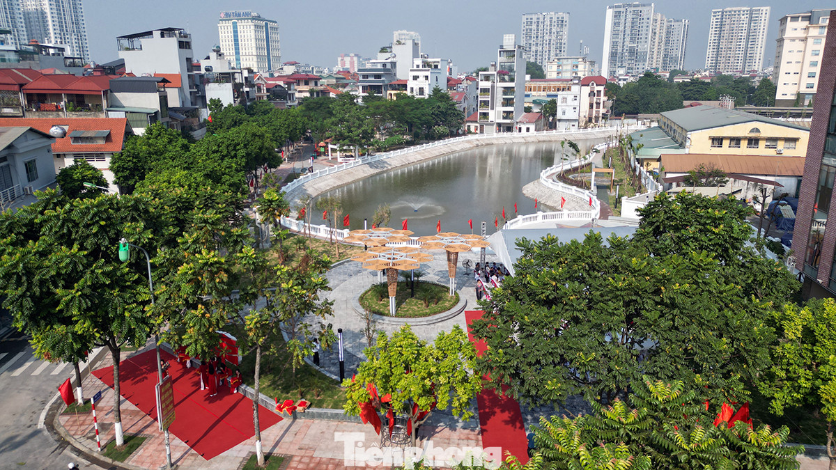 Dự án “Xây dựng công viên, hồ tại ô quy hoạch E.2/CXKO3, phường Bồ Đề, quận Long Biên có tổng mức đầu tư là 19,65 tỷ đồng được đầu tư đồng bộ gồm các hạng mục: Hồ nước công viên cây xanh; Xây dựng kè hồ, lan can...