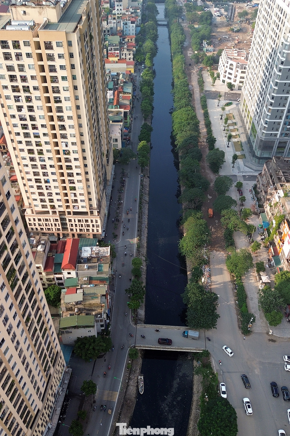 Người dân sống quanh khu vực phường Đại Kim, Định Công (Hoàng Mai) dọc tuyến sông Lừ chung cảnh sống trong ô nhiễm.