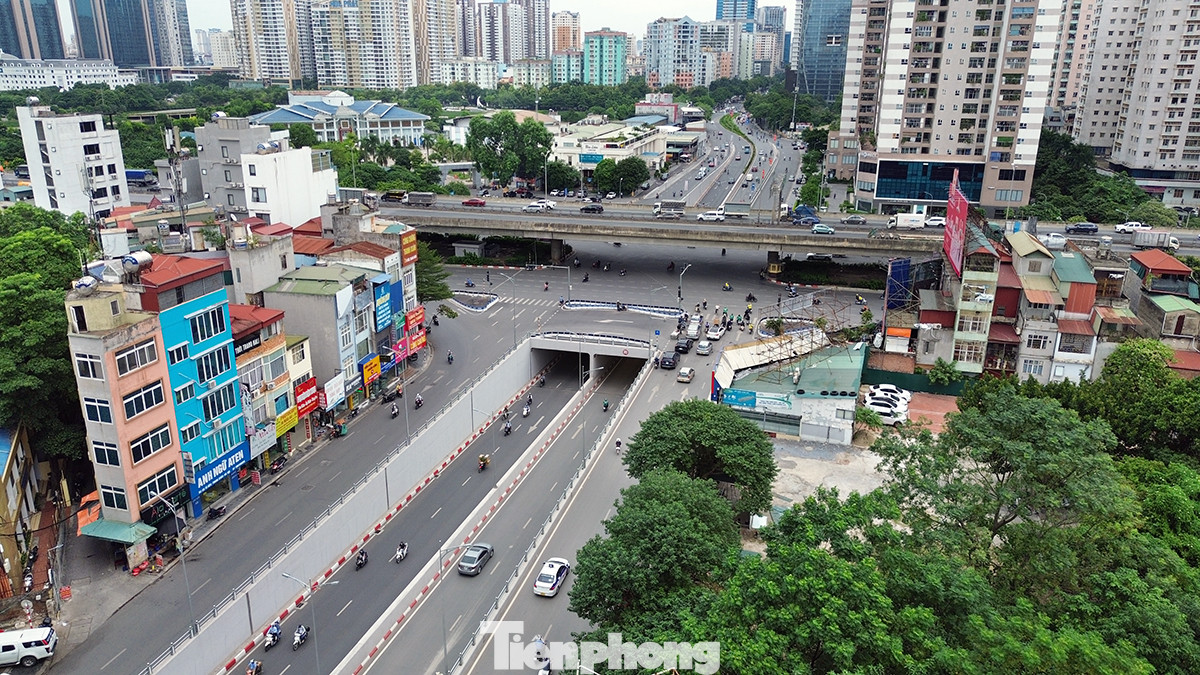 Hiện tại, Hà Nội có 4 hầm chui là Kim Liên, Nguyễn Trãi, Đại lộ Thăng Long và Lê Văn Lương - Tố Hữu. Đây là hầm chui mới nhất được đưa vào phục vụ nhân dân Thủ đô vào năm 2022.