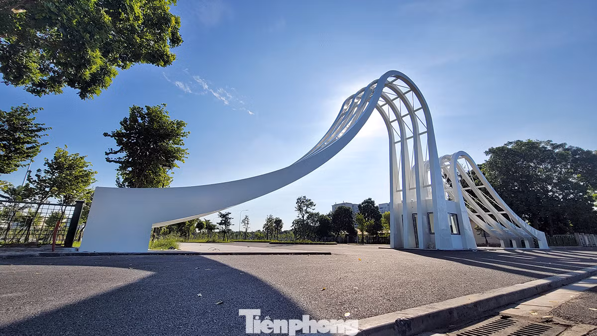Các cổng ra vào công viên đều được thiết kế hình dáng mềm mại và bắt mắt.