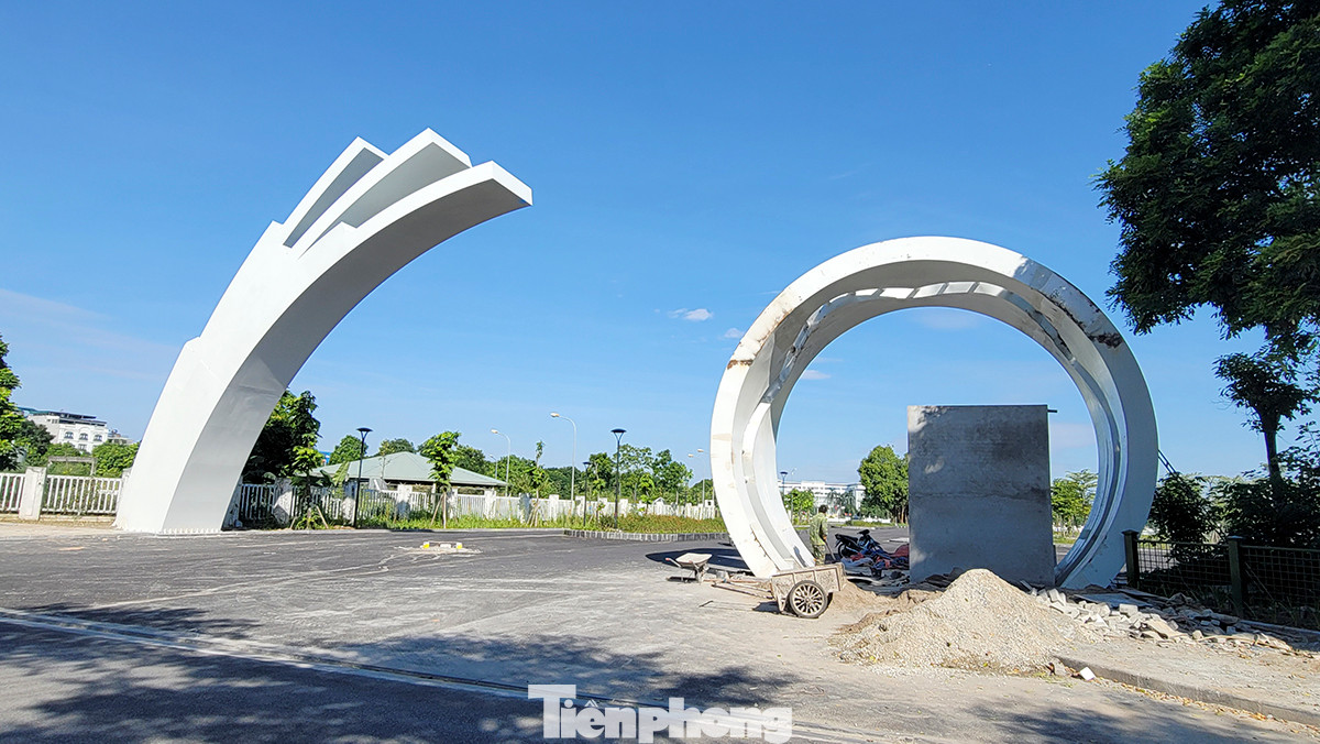 Các cổng ra vào công viên đều được thiết kế hình dáng mềm mại và bắt mắt. Các cổng ra vào công viên đều được thiết kế hình dáng mềm mại và bắt mắt.