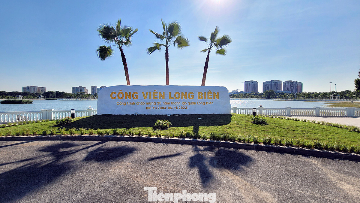 Sau nhiều năm bị bỏ hoang, xuống cấp Công viên Khu đô thị mới Việt Hưng (quận Long Biên, Hà Nội) đã được “thay áo mới” với cái tên "Công viên Long Biên". Sau nhiều năm bị bỏ hoang, xuống cấp Công viên Khu đô thị mới Việt Hưng (quận Long Biên, Hà Nội) đã được “thay áo mới” với cái tên "Công viên Long Biên".
