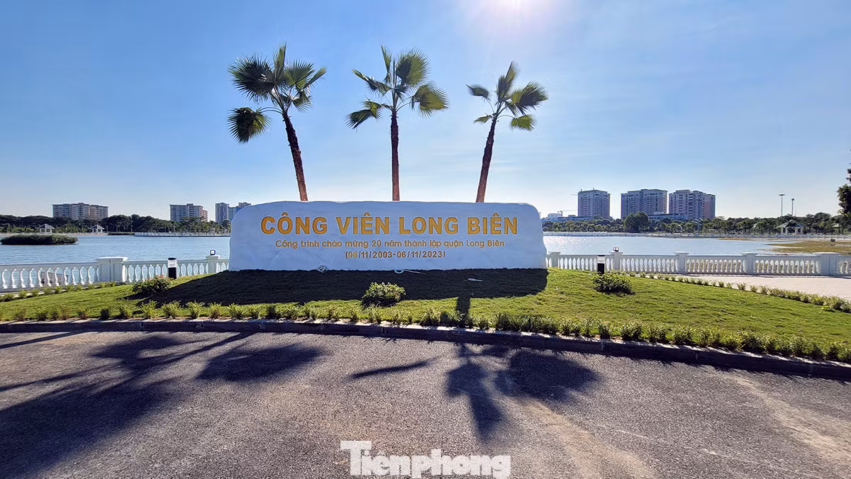 Sau nhiều năm bị bỏ hoang, xuống cấp Công viên Khu đô thị mới Việt Hưng (quận Long Biên, Hà Nội) đã được “thay áo mới” với cái tên "Công viên Long Biên".
