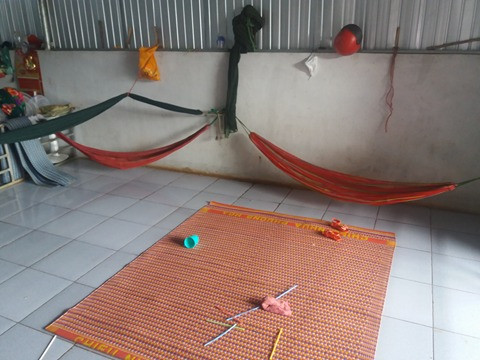 Bảo mẫu hành hạ trẻ giữa trời đông nói gì? ảnh 1