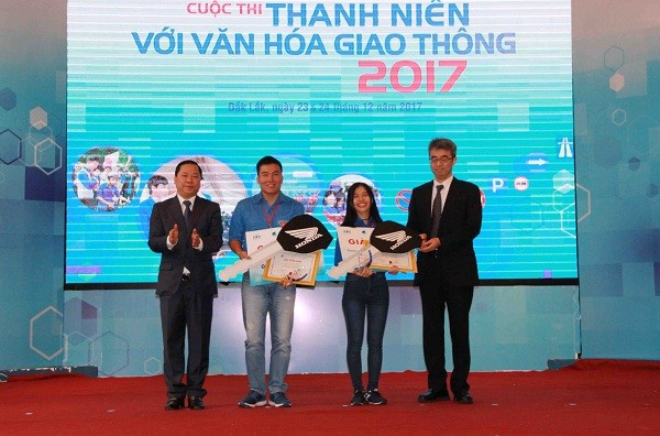 Trao giải cuộc thi “Thanh niên với Văn hóa giao thông” năm 2017 ảnh 4