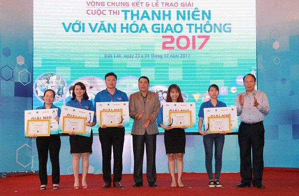 Trao giải cuộc thi “Thanh niên với Văn hóa giao thông” năm 2017 ảnh 5