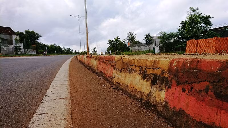 Cận cảnh đường gần 680 tỷ chưa thông xe đã vá chằng vá đụp ảnh 4