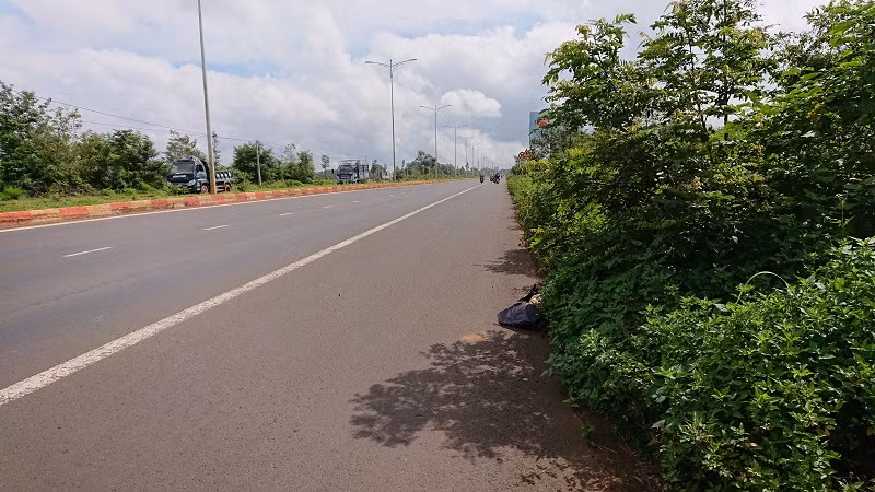Cận cảnh đường gần 680 tỷ chưa thông xe đã vá chằng vá đụp ảnh 12