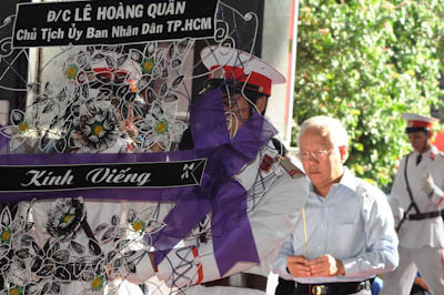 Chủ tịch UBND TPHCM Lê Hoàng Quân đặt vòng hoa tưởng niệm