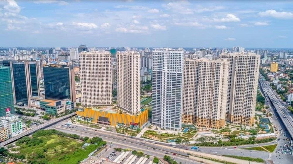 Tiếp đến là dự án D’Capitale Trần Duy Hưng, bao gồm 6 tòa tháp (4 tòa căn hộ chung cư và hai tòa căn hộ Soho) nằm ngay ngã tư Trần Duy Hưng, Phạm Hùng, Khuất Duy Tiến, Đại lộ Thăng Long.