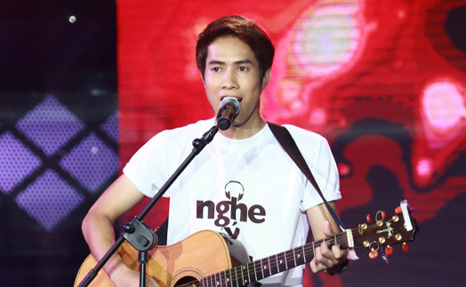 Thanh Hưng hát bài hát chia tay khán giả trong liveshow công bố kết quả đêm gala đầu tiên phát sóng tối 12-10