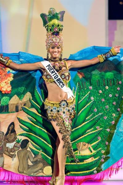 Rivera trong trang phục truyền thống