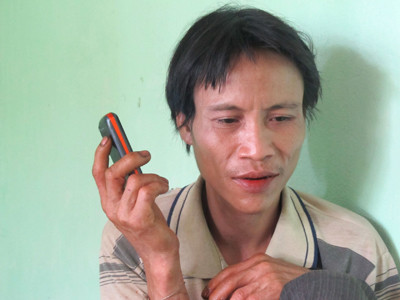 Lần đầu tiên được cầm điện thoại để nghe nhạc