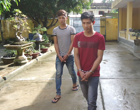 Đối tượng bị lực lượng chức năng khống chế