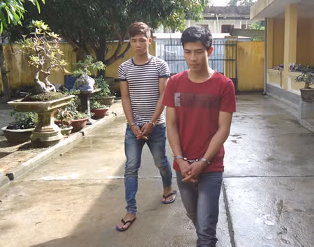 Đối tượng bị lực lượng chức năng khống chế