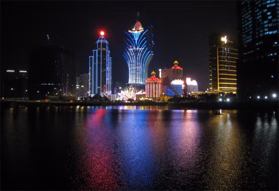Doanh thu sòng bạc ở Macau vượt Las Vegas từ năm 2006.