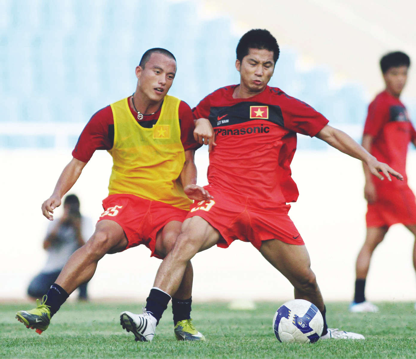 Các cầu thủ Việt Nam chuẩn bị cho trận lượt về. Ảnh: VSI