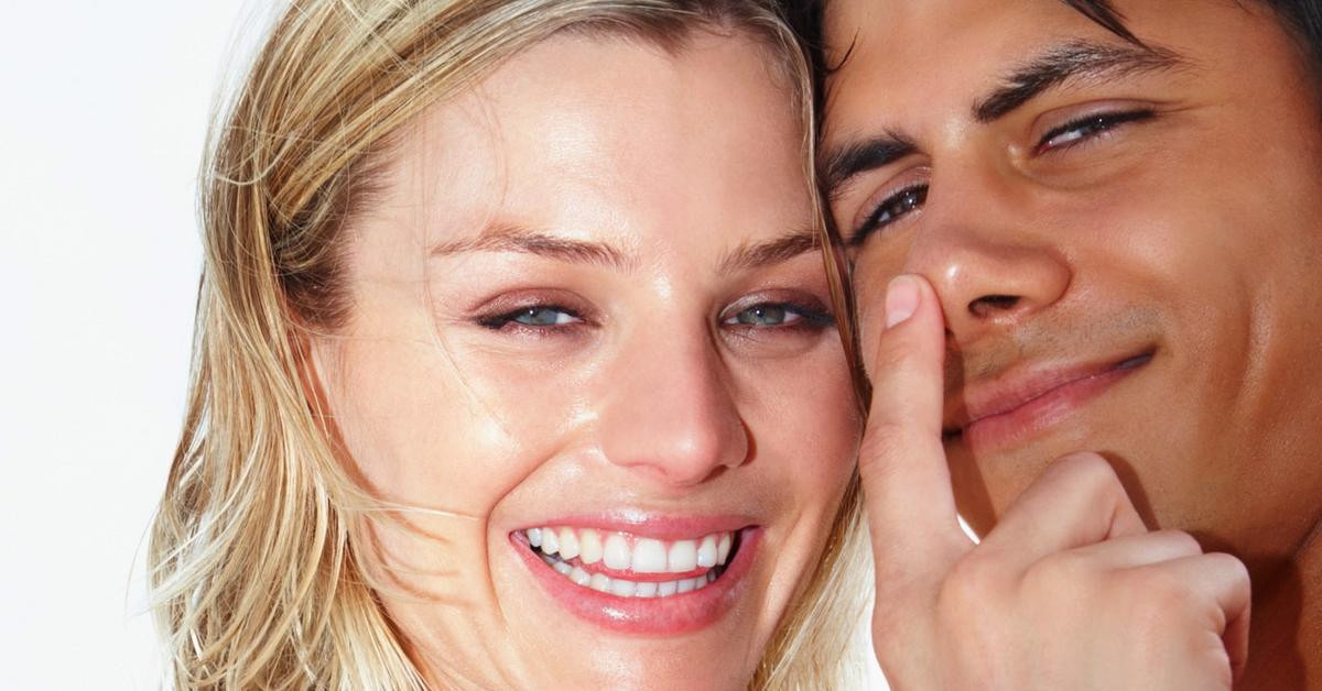 Chàng mũi to sở hữu năng lực sex hơn người. Chàng mũi to sở hữu năng lực sex hơn người.