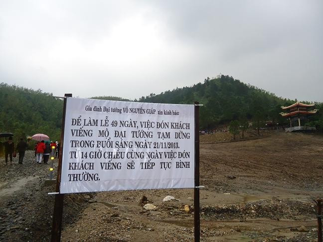 Gia đình Đại tướng đã đặt bảng thông báo ngay khu vực đi lên