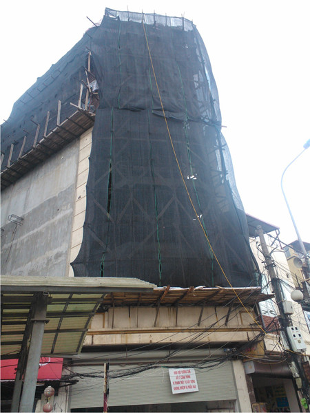 Công trình 33 Nguyễn Trãi bị “cắt ngọn” 3 tầng nhưng cán bộ phường vẫn vô can. Công trình 33 Nguyễn Trãi bị “cắt ngọn” 3 tầng nhưng cán bộ phường vẫn vô can