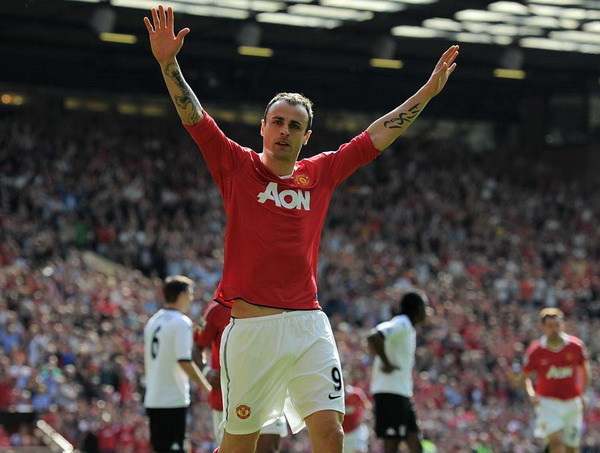 Berbatov nổ súng lần thứ 22 ở mùa giải này. Berbatov nổ súng lần thứ 22 ở mùa giải này