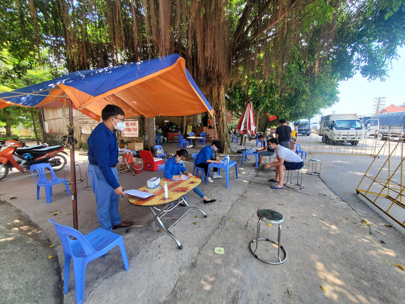 Chốt kiểm soát dịch COVID-19 tại huyện Yên Dũng, Bắc Giang