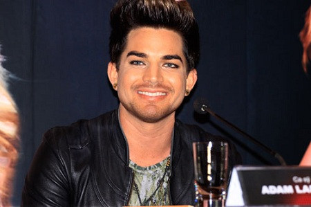 Đầu năm 2013, nam ca sĩ người Mỹ Adam Lambert đến Việt Nam để tham gia đêm diễn nghệ thuật H-Artistry 2013