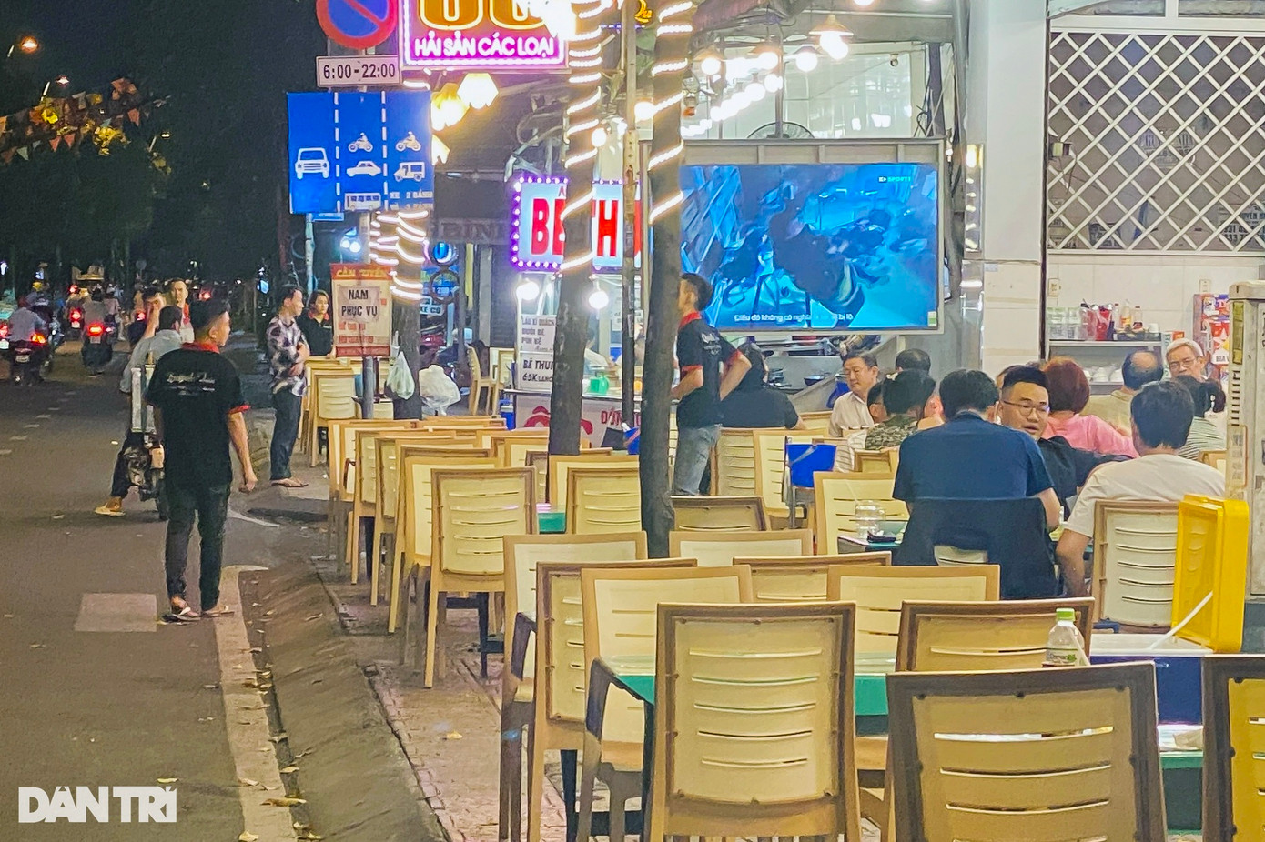 Tình trạng ế ẩm cũng diễn ra tại nhiều quán nhậu trên đường Trường Sa, quận 3 (Ảnh: An Huy). Tình trạng ế ẩm cũng diễn ra tại nhiều quán nhậu trên đường Trường Sa, quận 3 (Ảnh: An Huy).