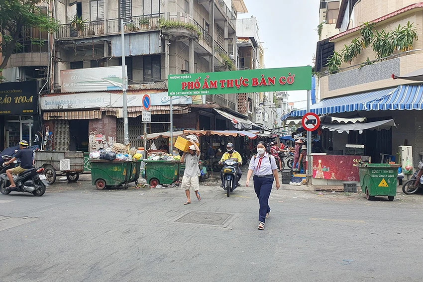 Khu vực Bàn Cờ là nơi buôn bán, ăn uống sầm uất của quận 3. Ảnh: K.CƯỜNG