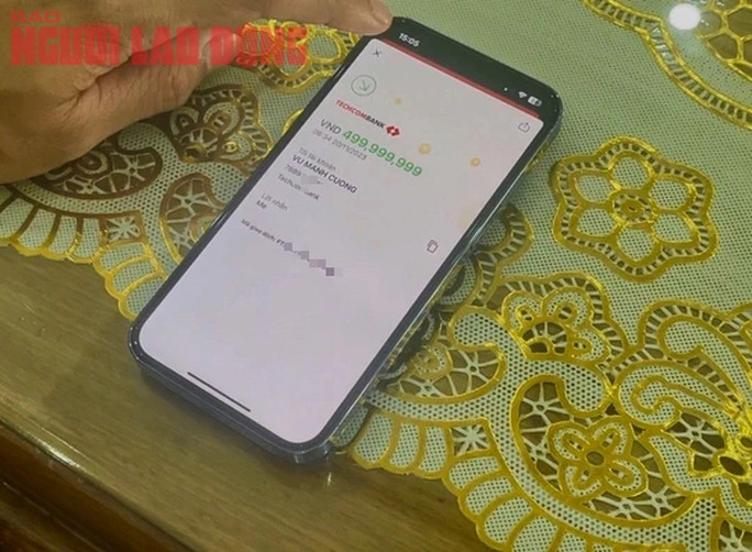 Nam thanh niên chủ động trả lại 500 triệu đồng chuyển nhầm - Ảnh 4. Giao dịch gần 500 triệu đồng anh Cường nhận được trong sáng 20-11 với nội dung "mẹ"