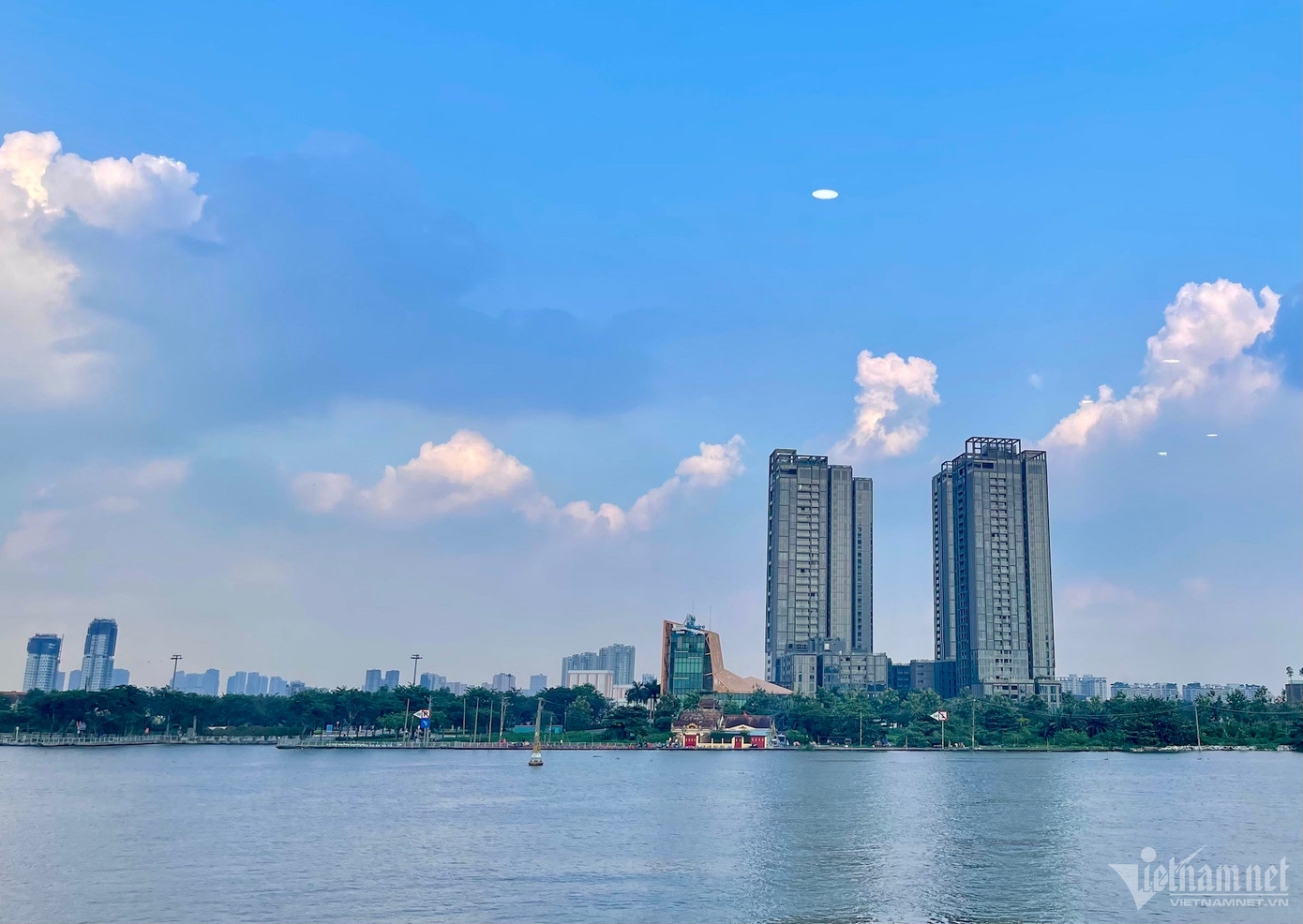 TP.HCM sắp có hướng dẫn về chuyển mục đích sử dụng đất từ các loại đất khác sang đất ở tại các tại các khu vực quy hoạch nhóm nhà ở, không phân biệt đất thuộc quy hoạch khu dân cư xây dựng mới. (Ảnh: Anh Phương) TP.HCM sắp có hướng dẫn về chuyển mục đích sử dụng đất từ các loại đất khác sang đất ở tại các tại các khu vực quy hoạch nhóm nhà ở, không phân biệt đất thuộc quy hoạch khu dân cư xây dựng mới. (Ảnh: Anh Phương)