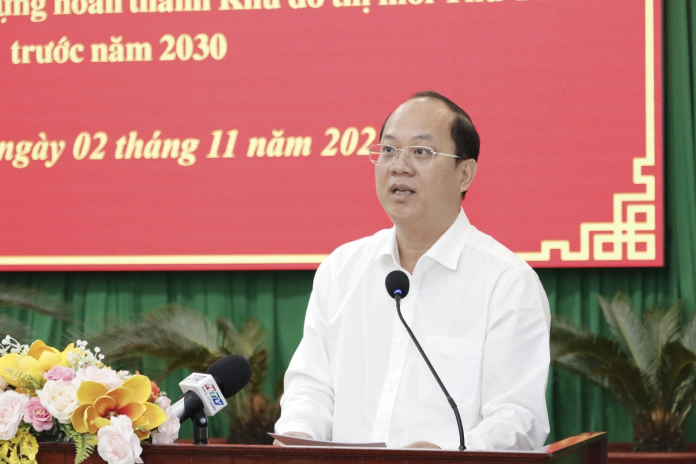 Phó Bí thư Thành ủy TP.HCM Nguyễn Hồ Hải yêu cầu TP Thủ Đức tăng cường tiếp xúc với người dân để kịp thời nắm bắt nguyện vọng, từ đó có sự thuyết phục họ đồng thuận bàn giao mặt bằng. Ảnh: THANH THÙY Phó Bí thư Thành ủy TP.HCM Nguyễn Hồ Hải yêu cầu TP Thủ Đức tăng cường tiếp xúc với người dân để kịp thời nắm bắt nguyện vọng, từ đó có sự thuyết phục họ đồng thuận bàn giao mặt bằng. Ảnh: THANH THÙY