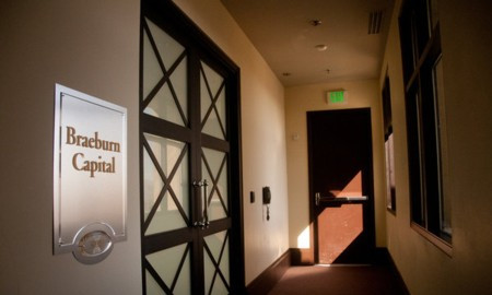 Thu nhập của Apple tại Mỹ đều được chuyển về Braeburn Capital để né thuế. Thu nhập của Apple tại Mỹ đều được chuyển về Braeburn Capital để né thuế