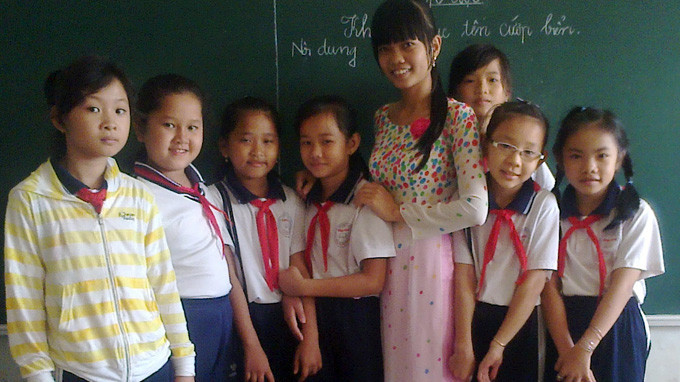 Nguyễn Thị Thanh Trúc với các học trò nhỏ nơi cô thực tập làm giáo viên tại TP Thủ Dầu Một (tỉnh Bình Dương) - Ảnh nhân vật cung cấp