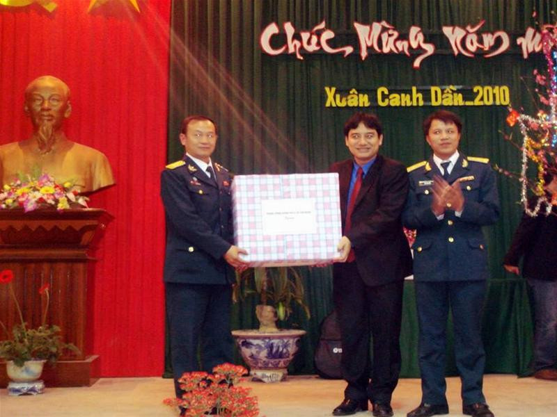 Bí thư Trung ương Đoàn, Chủ tịch Hội Sinh viên Việt Nam Nguyễn Đắc Vinh thăm và chúc Tết cán bộ chiến sĩ đoàn tên lửa phòng không 64, Sư đoàn phòng không 361. Ảnh : Phạm Tuyên Bí thư Trung ương Đoàn, Chủ tịch Hội Sinh viên Việt Nam Nguyễn Đắc Vinh thăm và chúc Tết cán bộ chiến sĩ đoàn tên lửa phòng không 64, Sư đoàn phòng không 361. Ảnh : Phạm Tuyên