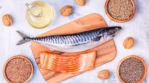 Cá hồi, cá trích, cá ngừ... chứa nhiều omega-3, giúp giảm triglyceride và tăng HDL cholesterol (cholesterol tốt). Cá hồi, cá trích, cá ngừ... chứa nhiều omega-3, giúp giảm triglyceride và tăng HDL cholesterol (cholesterol tốt).