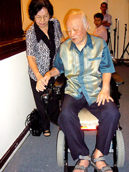 Với vợ, nghệ sĩ sân khấu Lan