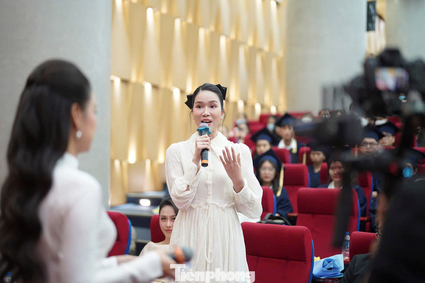 Điểm đặc biệt, chương trình năm nay có sự tham dự của Hoa hậu Thanh Thủy, Á hậu Phương Anh và Á hậu Ngọc Hằng.