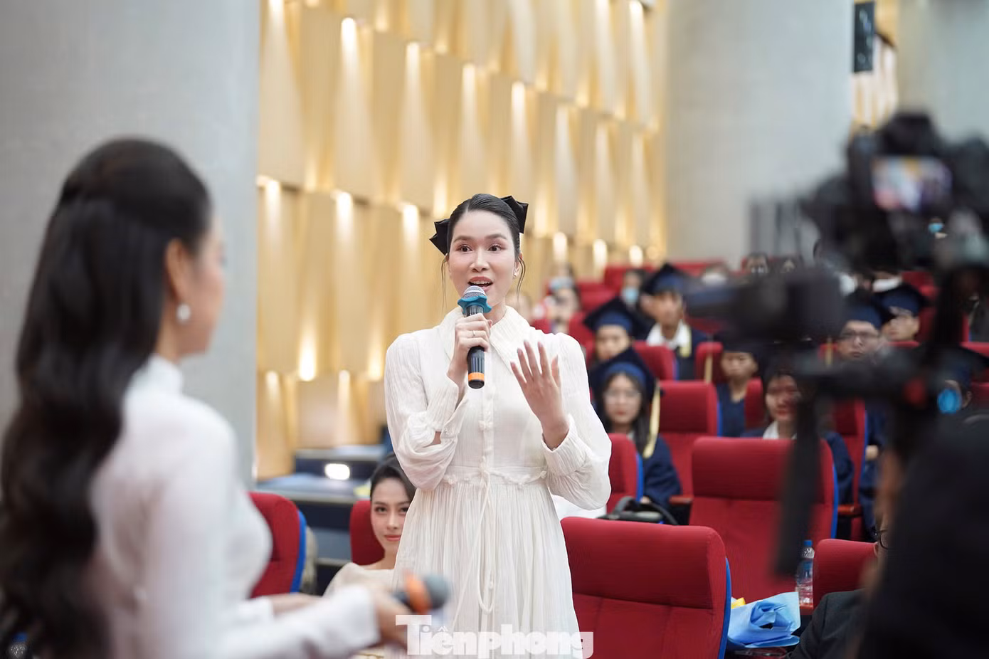Điểm đặc biệt, chương trình năm nay có sự tham dự của Hoa hậu Thanh Thủy, Á hậu Phương Anh và Á hậu Ngọc Hằng.