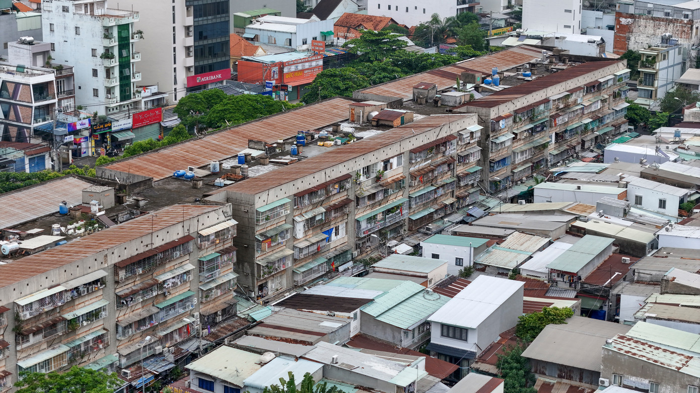 Theo ghi nhận của Tiền Phong, nhiều khu chung cư như Thanh Đa, Ngô Gia Tự, chung cư 137 Lý Thường Kiệt... đều dày đặc "chuồng cọp".