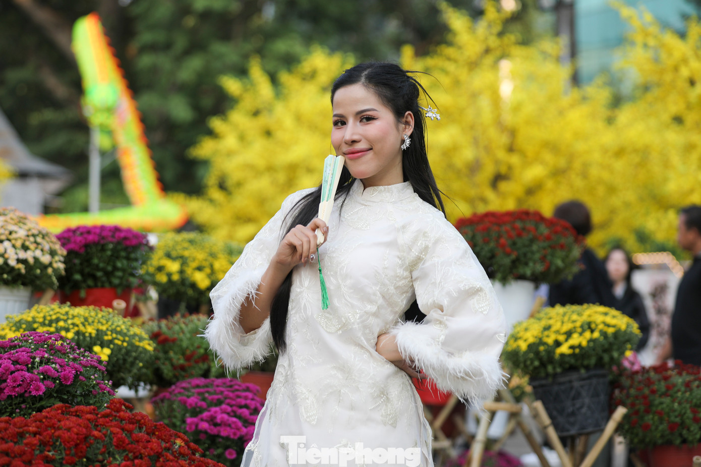 Năm nay, Lễ hội Tết Việt Ất Tỵ đổi mới trong thiết kế cảnh trí và đầu tư thêm nhiều không gian mới, mang các làng nghề truyền thống ở các tỉnh đến TPHCM để người dân trải nghiệm và chụp ảnh.