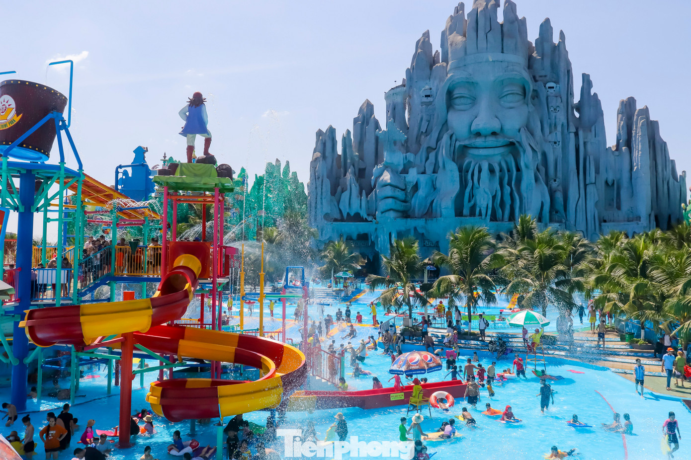 Thời tiết Nam Bộ những ngày Tết có nắng ấm, nên các gia đình chọn khu vực biển Tiên Đồng Ngọc Nữ tại Suối Tiên làm nơi dừng chân, vui chơi.