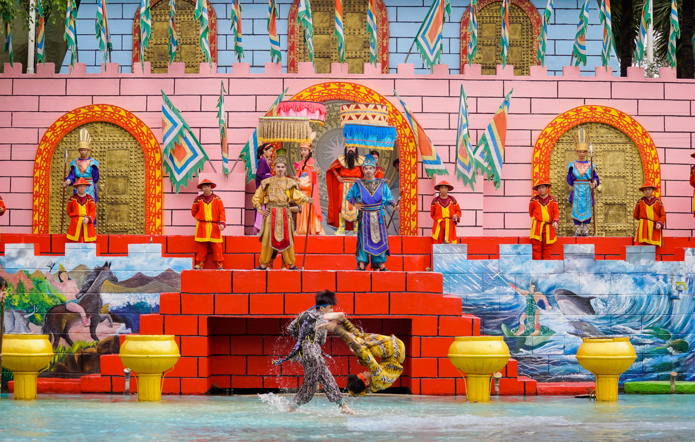 Các hoạt động sân khấu hóa về lịch sử dân tộc được tổ chức đặc sắc. Các hoạt động sân khấu hóa về lịch sử dân tộc được tổ chức đặc sắc.