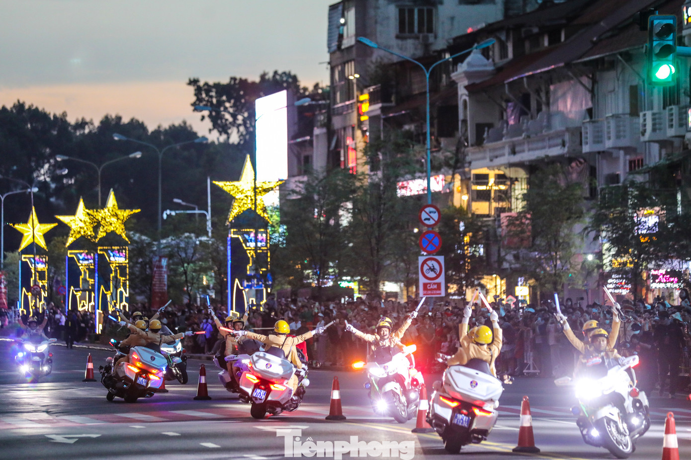 Chương trình "Vinh quang Công an nhân dân Việt Nam" là sự kiện trọng điểm do Bộ Công an tổ chức, diễn ra từ ngày 6 đến 8/6, tại phố đi bộ Nguyễn Huệ, TPHCM, với nhiều hoạt động đặc sắc.
