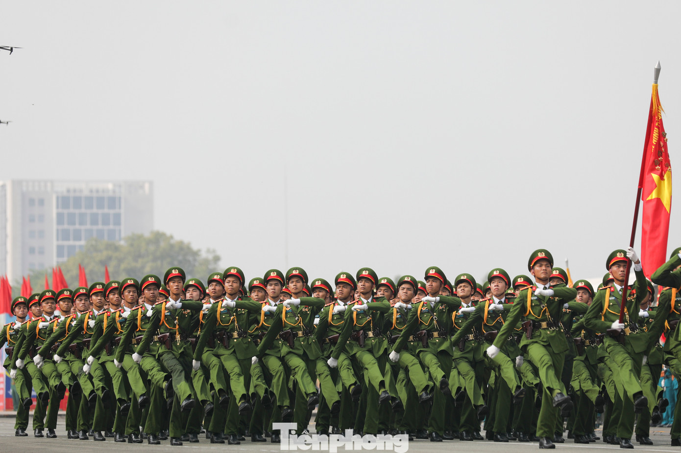 Kết thúc buổi tổng hợp luyện lần hai, Đại tướng Nguyễn Tân Cương, Tổng tham mưu trưởng Quân đội Nhân dân Việt Nam, Thứ trưởng Bộ Quốc phòng, đánh giá cao các khối diễu binh, diễu hành dù trong điều kiện thời tiết nắng nóng nhưng đã khắc phục khó khăn, tổ chức diễn tập đạt kết quả tốt.