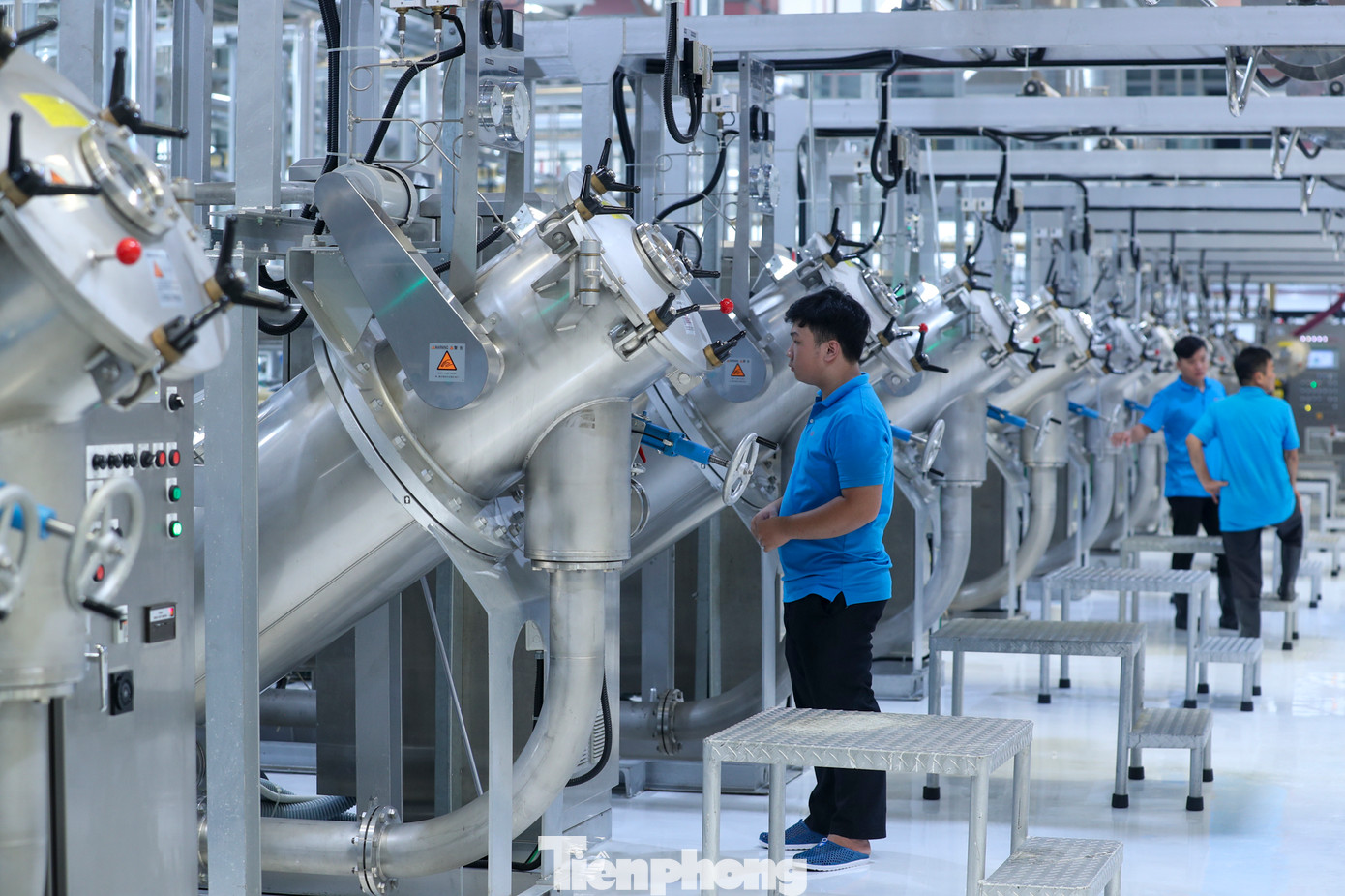 Nhà máy là một trong những dự án có số vốn đầu tư lớn, khoảng 4.380 tỷ đồng trên tổng diện tích xây dựng là 130.000 m2, với quy mô lớn, hiện đại có tổng công suất sản xuất 60 triệu mét vải cao cấp mỗi năm.