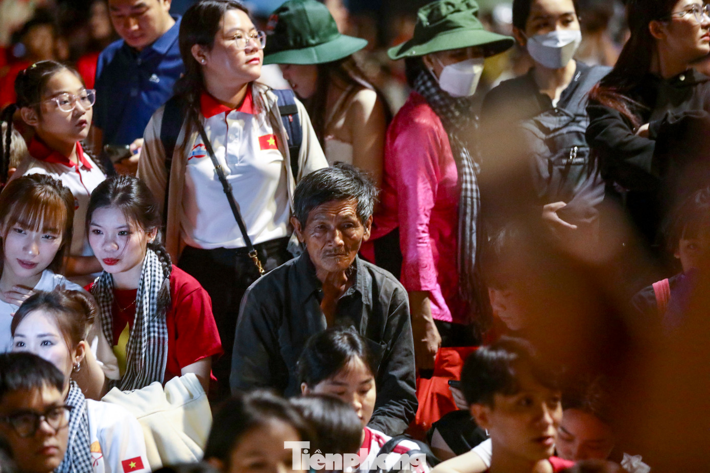 Một số người vui vẻ cho biết việc qua đêm tại trung tâm TPHCM để xem tổng duyệt diễu binh dịp này cũng là một trải nghiệm thú vị, khó quên