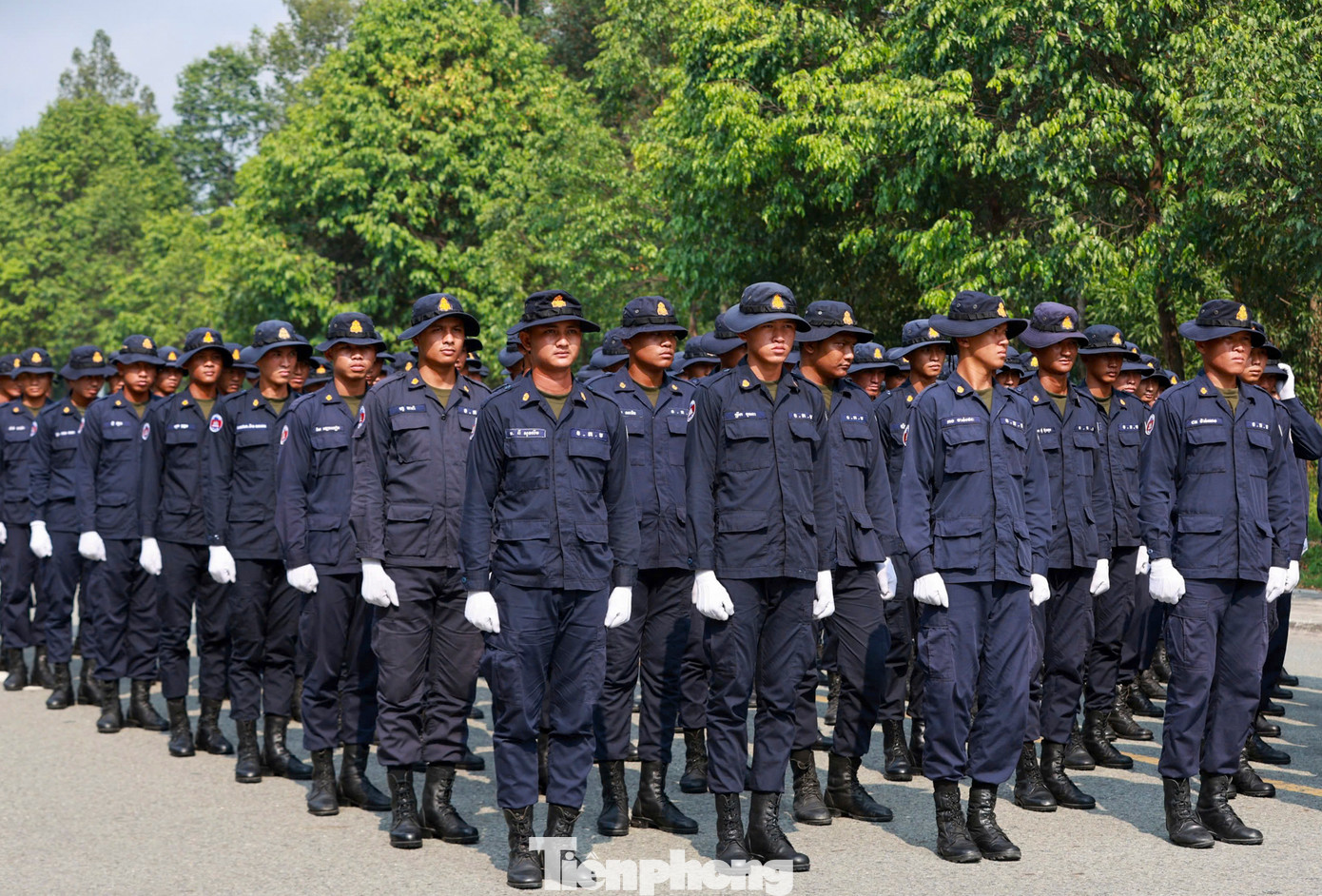Quân đội Lào, Campuchia tập luyện để tham gia diễu binh theo lời mời của Bộ Quốc phòng Việt Nam.